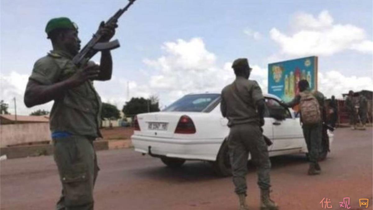 非洲国家马里传出军事政变总统辞职并宣布解散议会